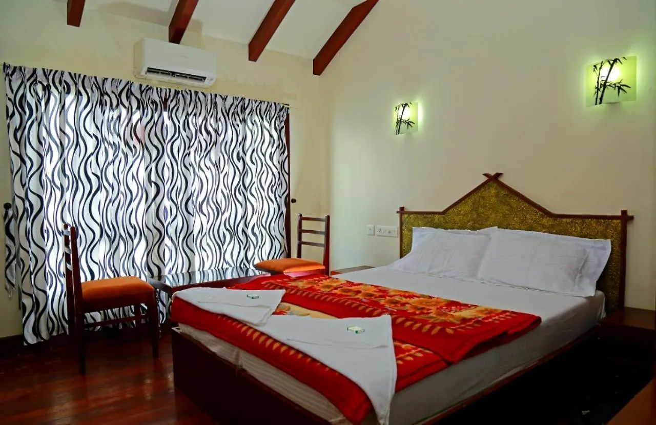 Lakenest Day Cruise Alappuzha Båthotell