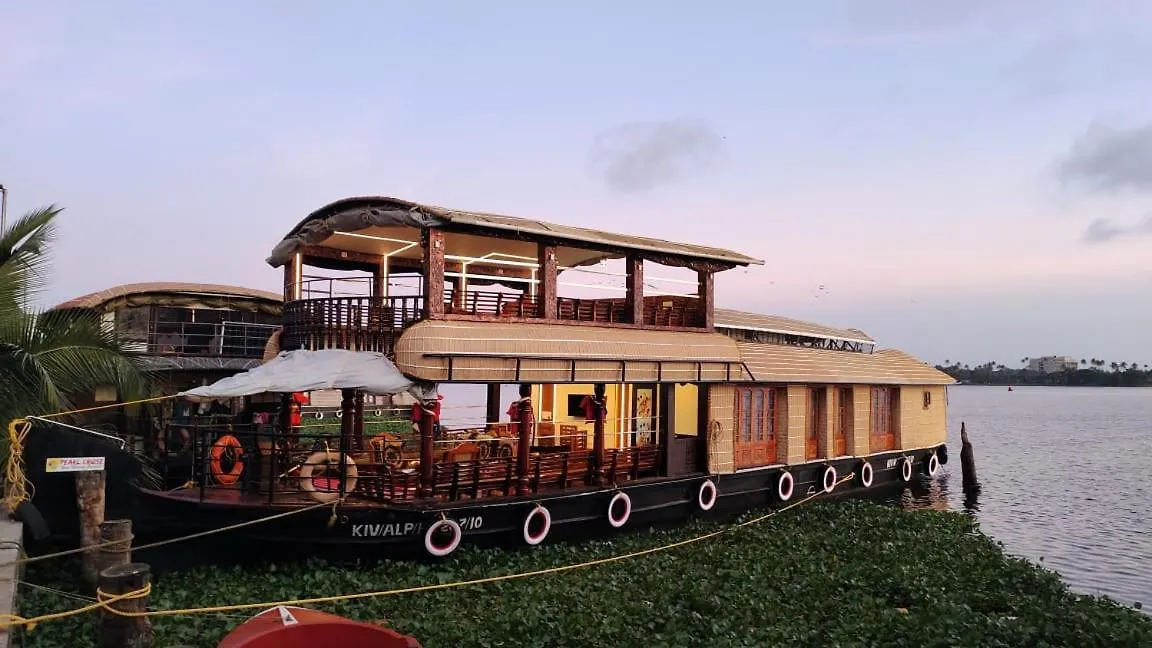 Båthotell Lakenest Day Cruise Alappuzha