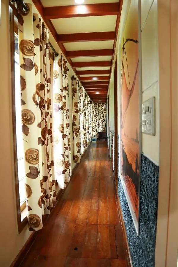 Lakenest Day Cruise Alappuzha Indien
