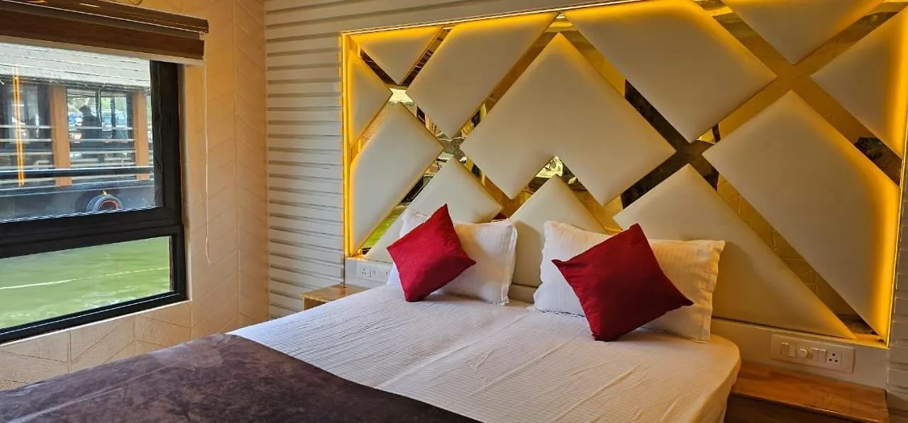 Úszó hotel Lakenest Day Cruise Alappuzha India